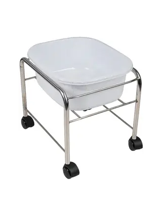 Vasca da bagno dritta cromata con ruote
